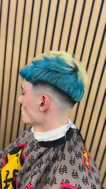 Corte crop con color azul y degradado alto